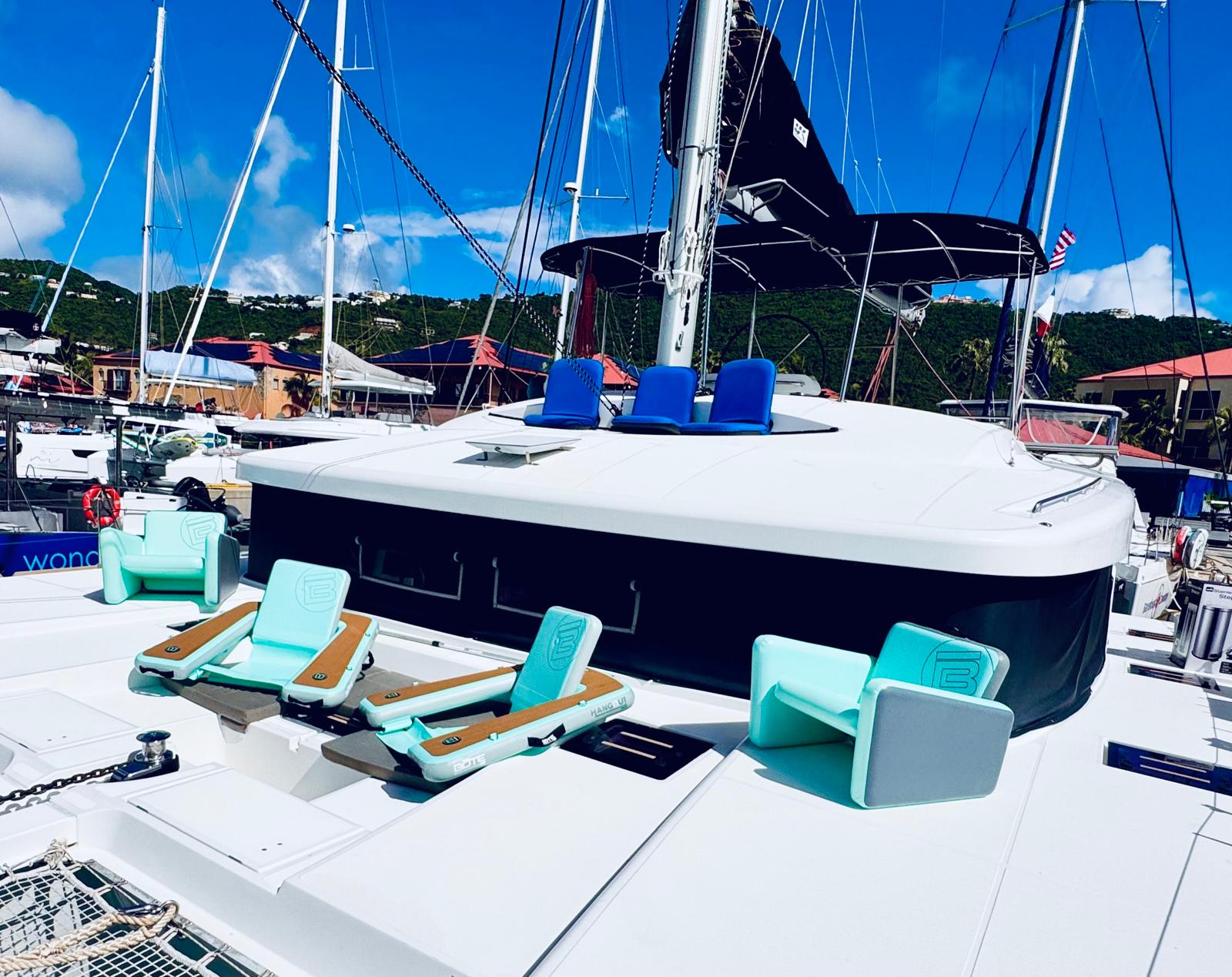 Foredeck with loungers